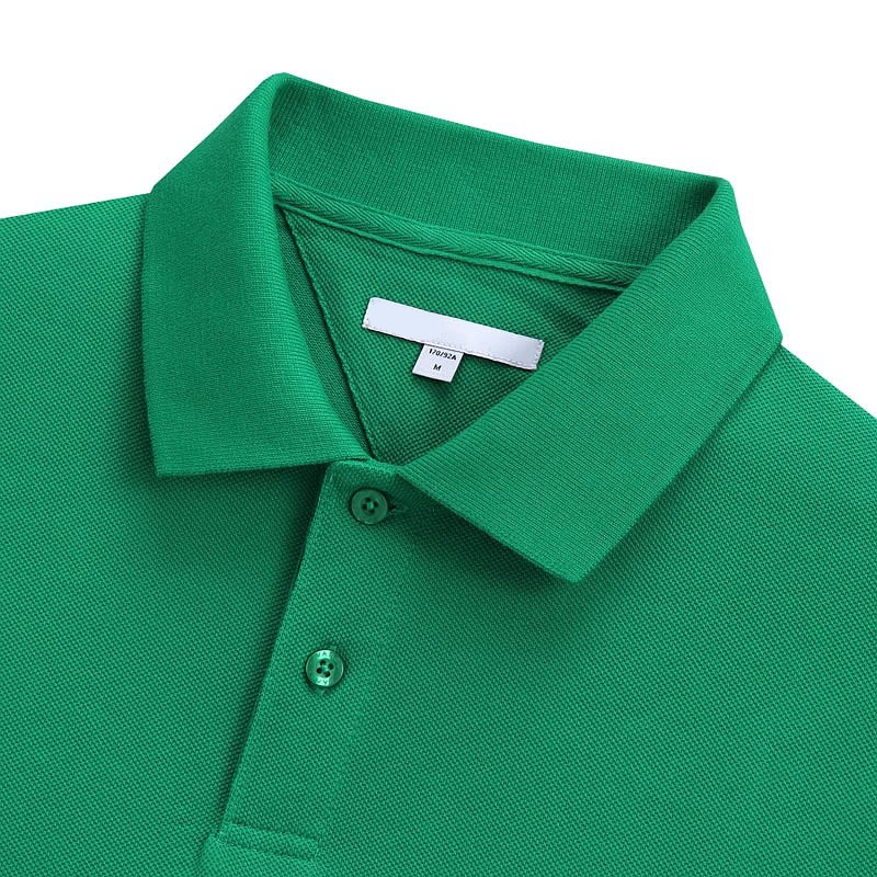 綠色翻領T恤衫
