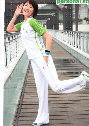 32款運(yùn)動(dòng)T恤衫女裝款式，免費(fèi)設(shè)計(jì)寄樣，工廠定制